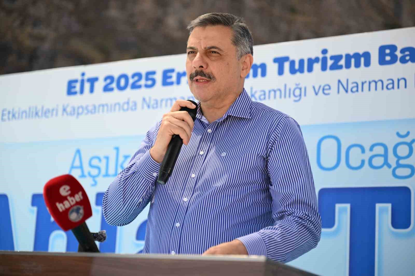 Âşık Sümmani Narman’da anıldı 