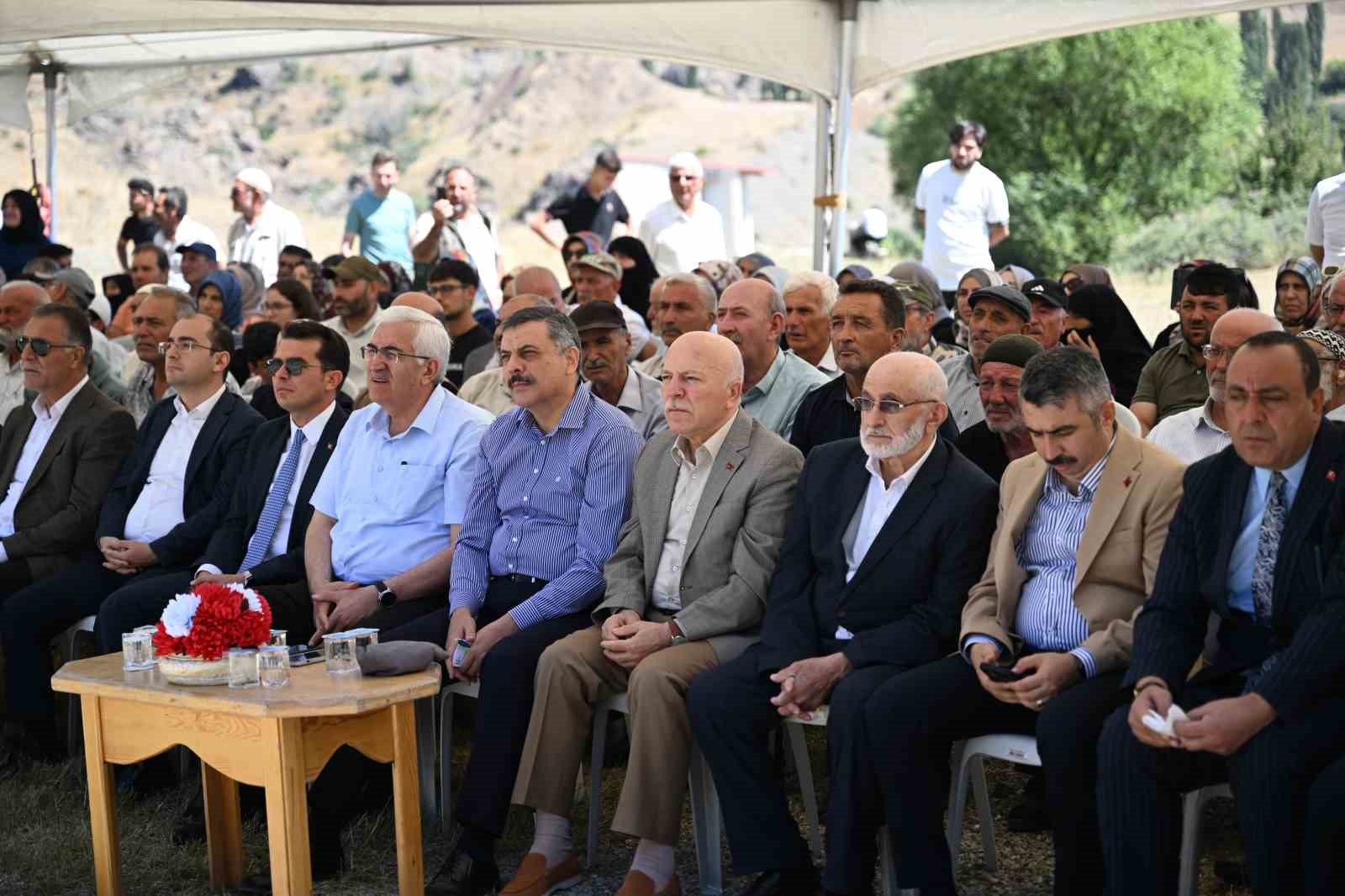 Âşık Sümmani Narman’da anıldı 