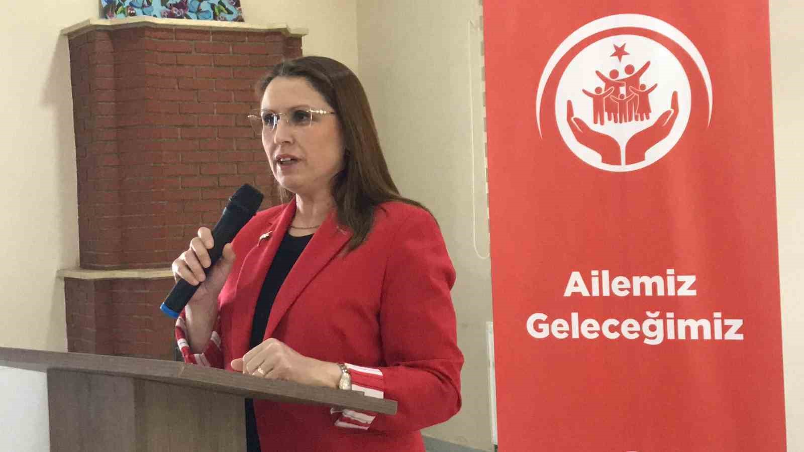 Yaşlılık Çalıştayı’na katılan huzurevi sakinleri Vali Arslan’a taleplerini iletti 
