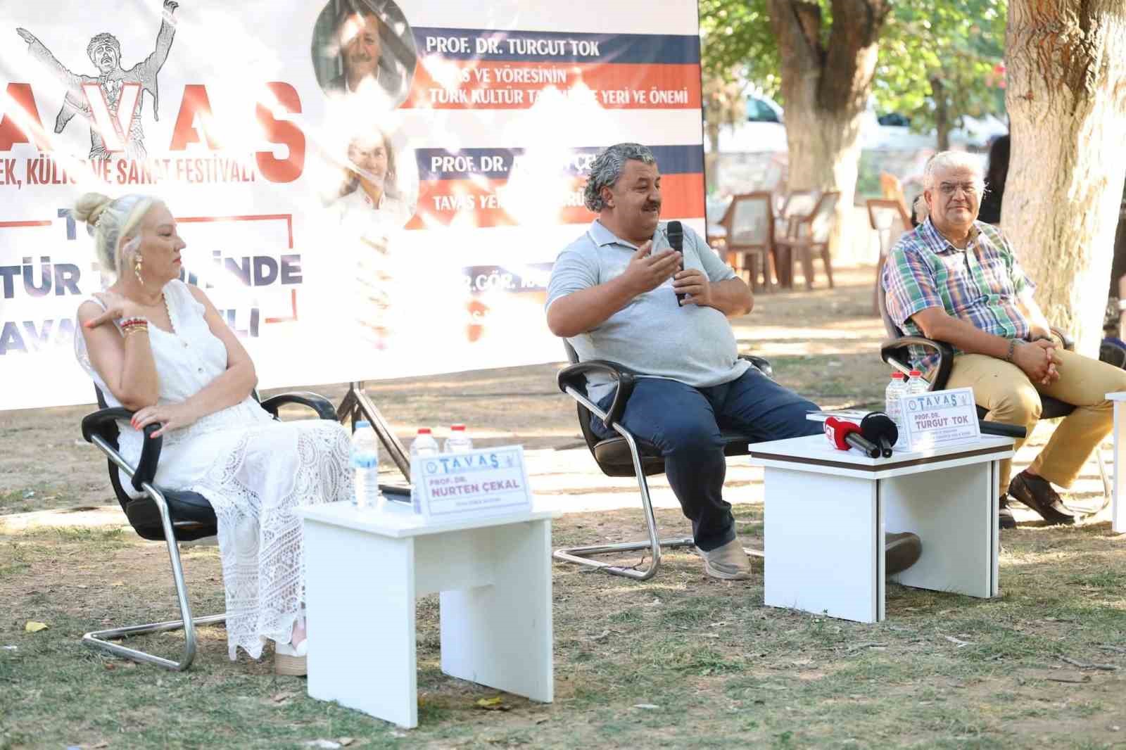 Tavas Zeybek Festivalinde Reynmen unutulmaz gece yaşattı 