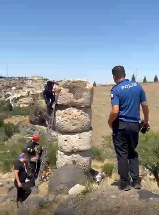 Video çekerken kuyuya düşen genci itfaiye kurtardı 