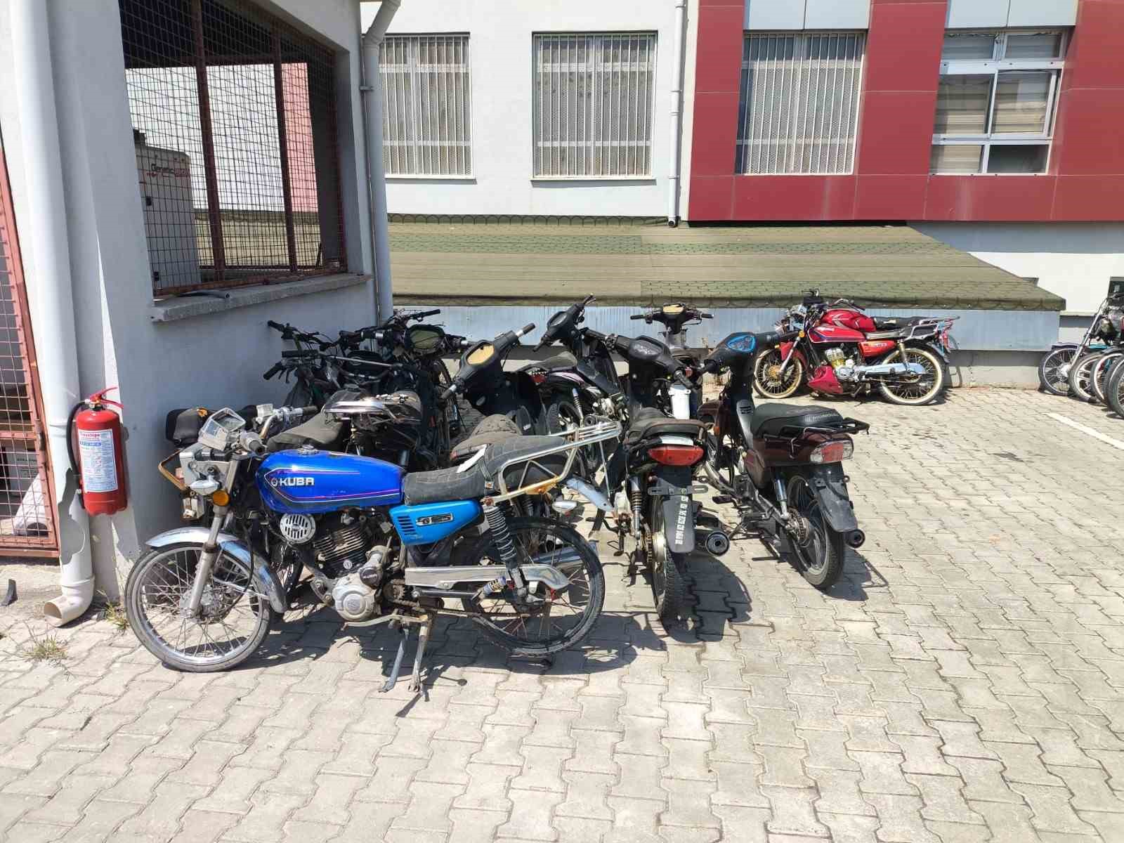 Bolvadin’de motosiklet denetimleri sürüyor