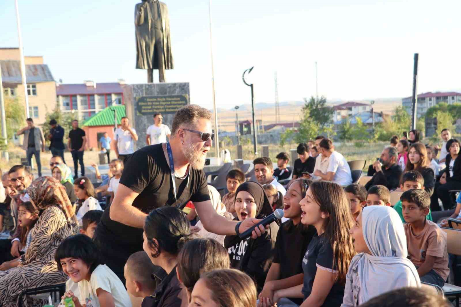 Karayazı’da gezici sinema ve açık hava konseri etkinliği 