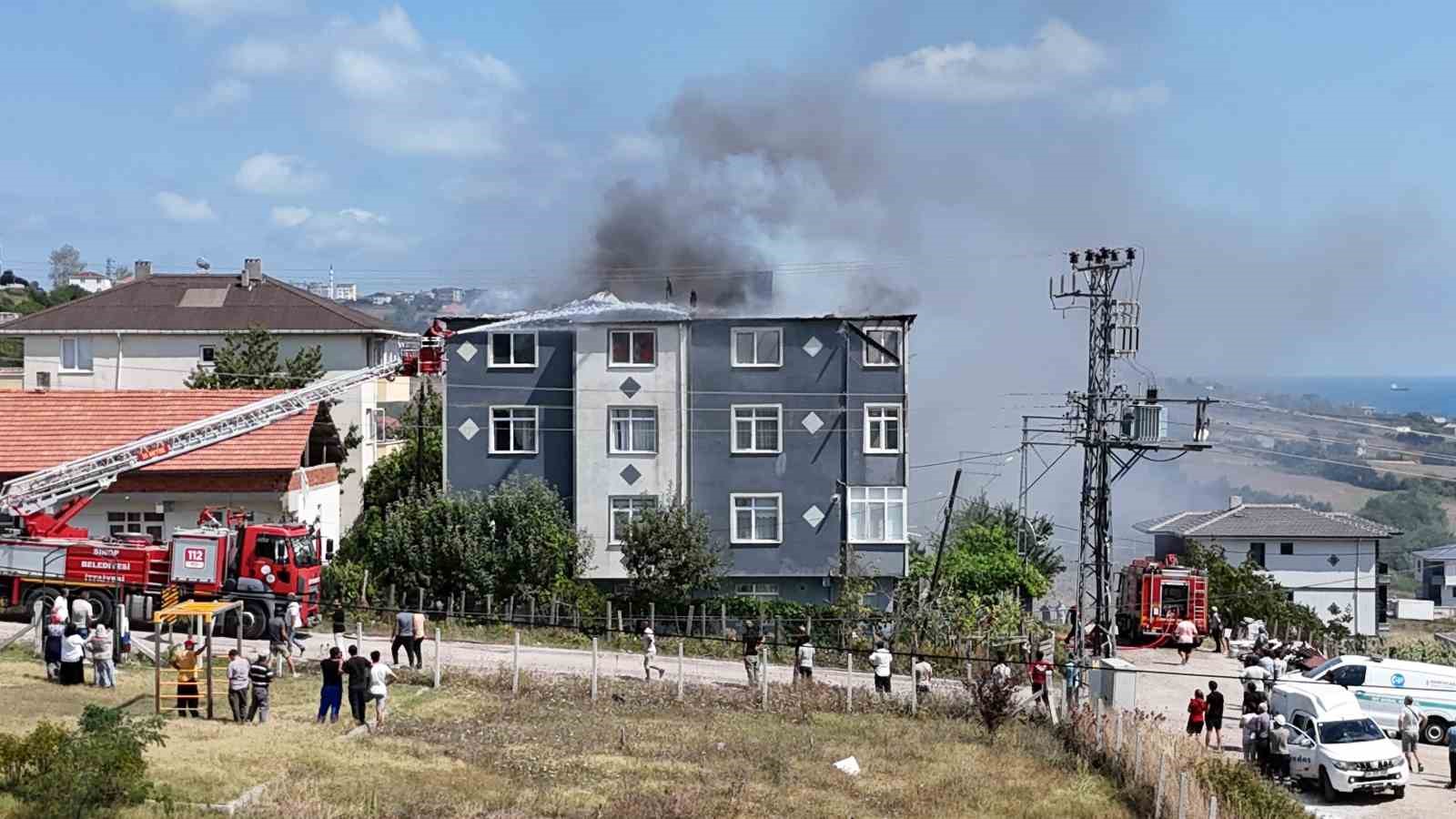 Sinop’ta çatı yangını 