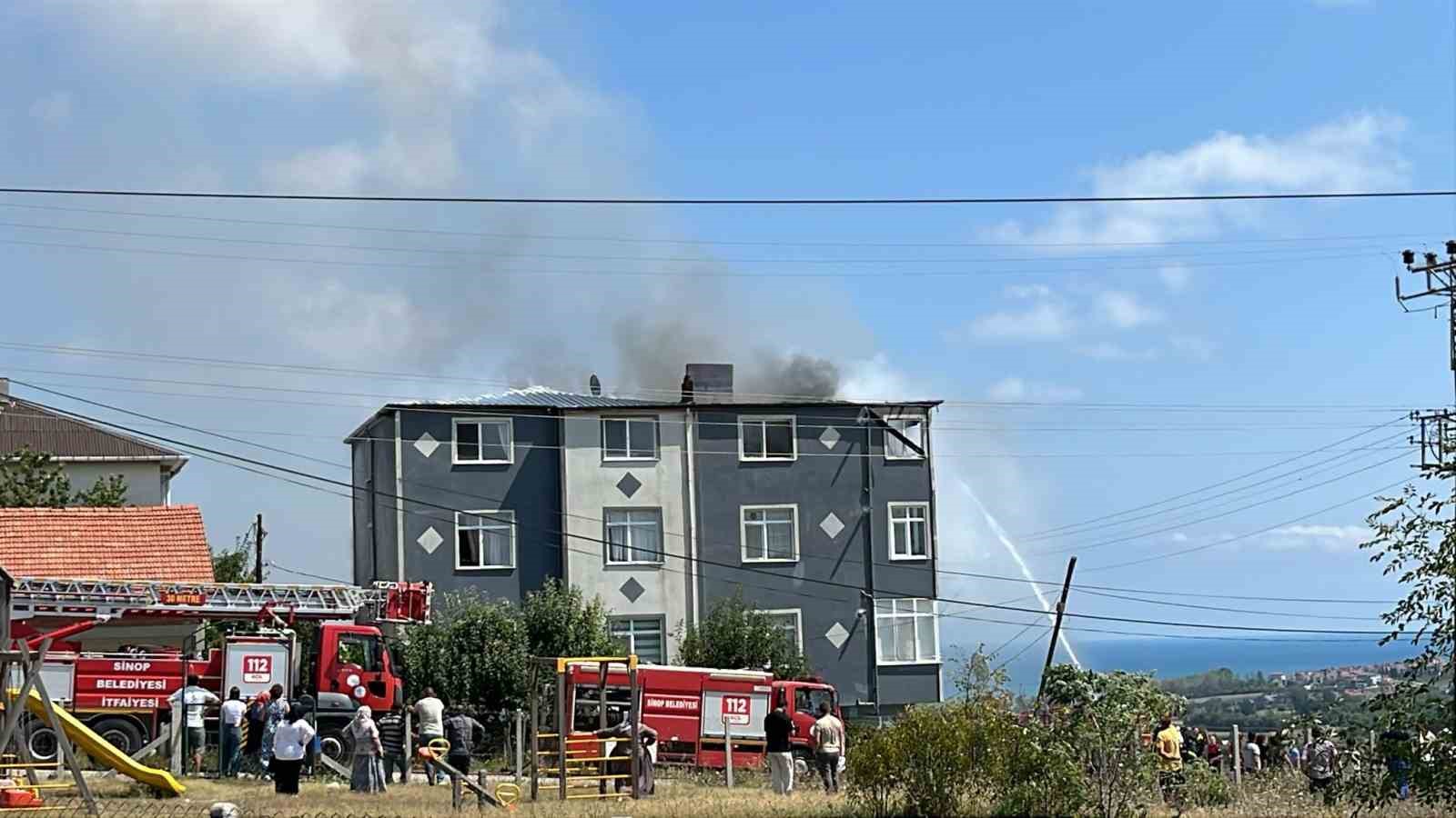 Sinop’ta çatı yangını 