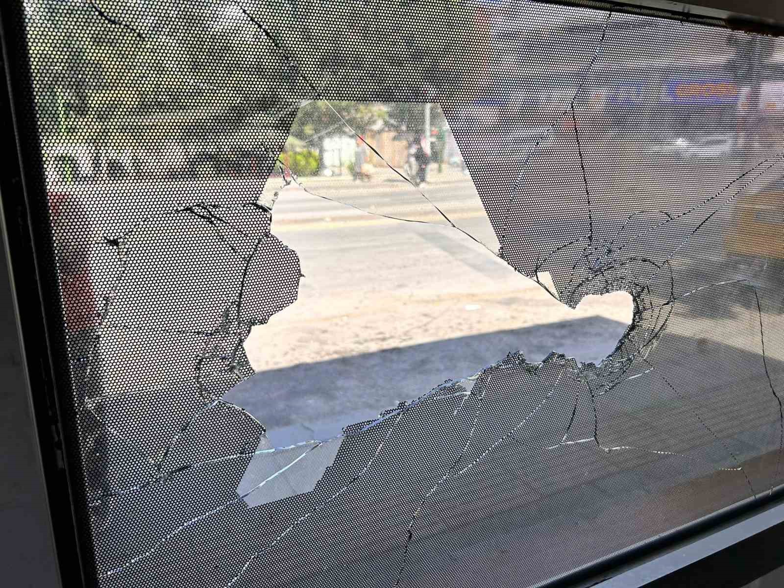 Taksi durağına kılıçlı saldırı: 1 ağır yaralı 