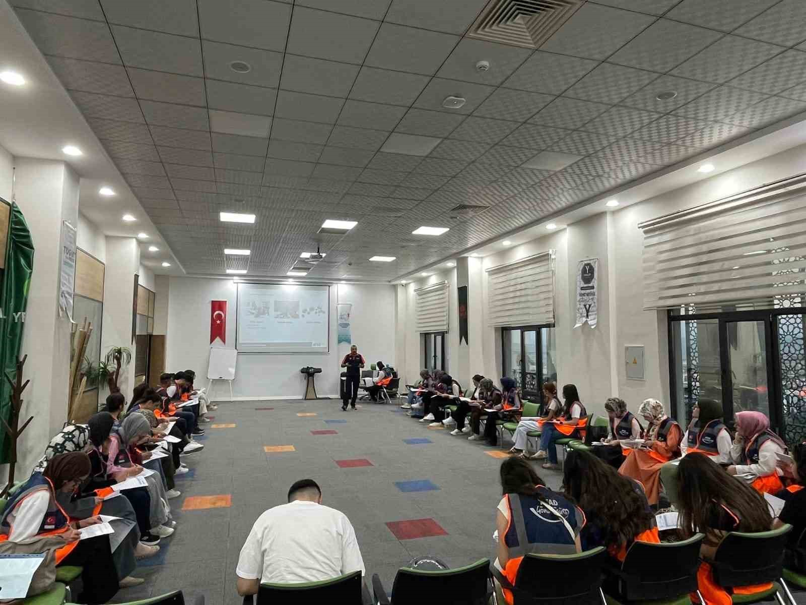 Elazığ’da AFAD gönüllülerinin eğitimleri sürüyor 