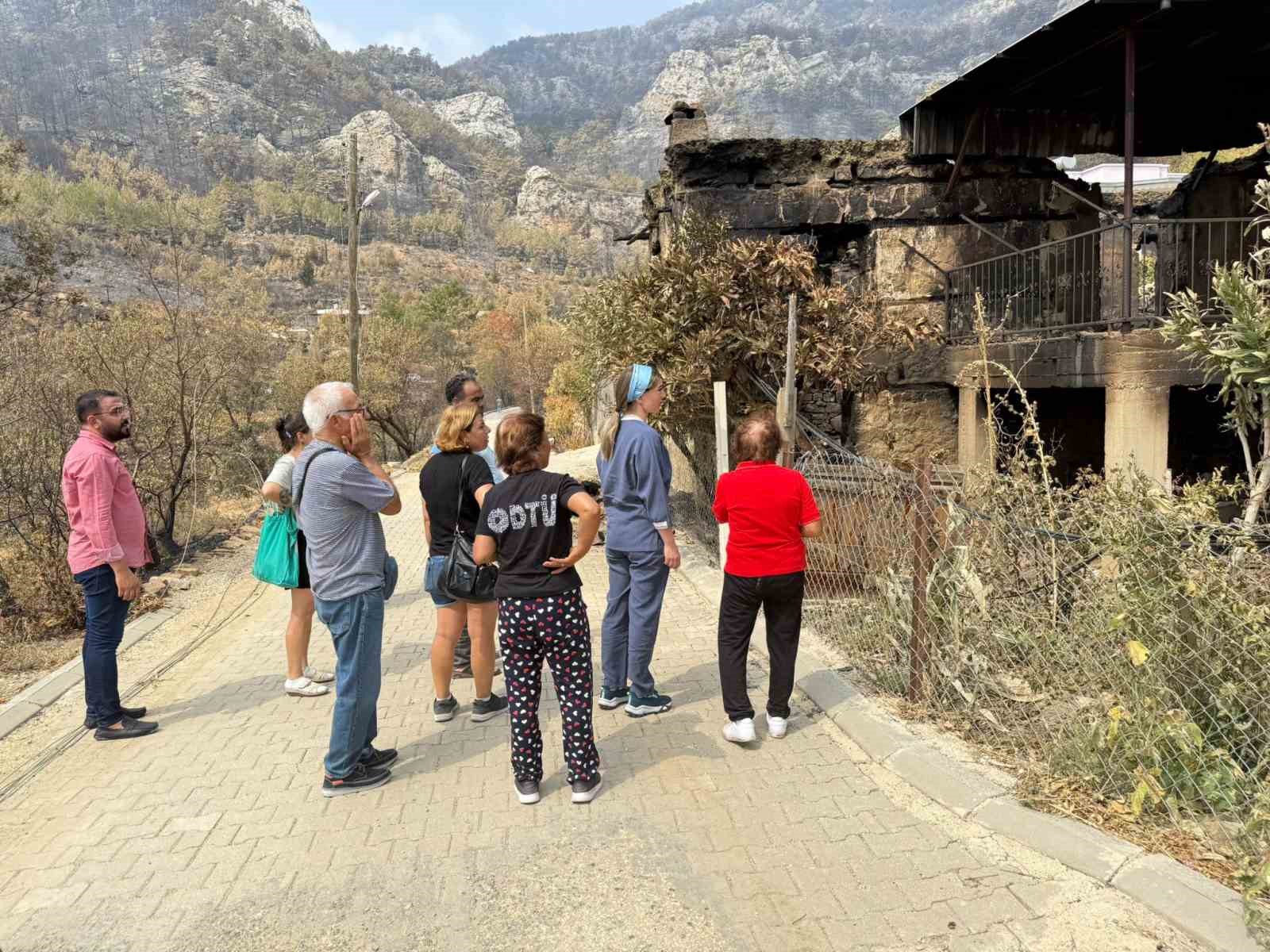 Ersin, yangında evleri zarar görenlerle bir araya geldi 
