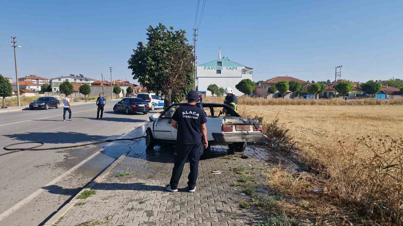 Ağaca çarpan otomobil yandı: 1 yaralı 