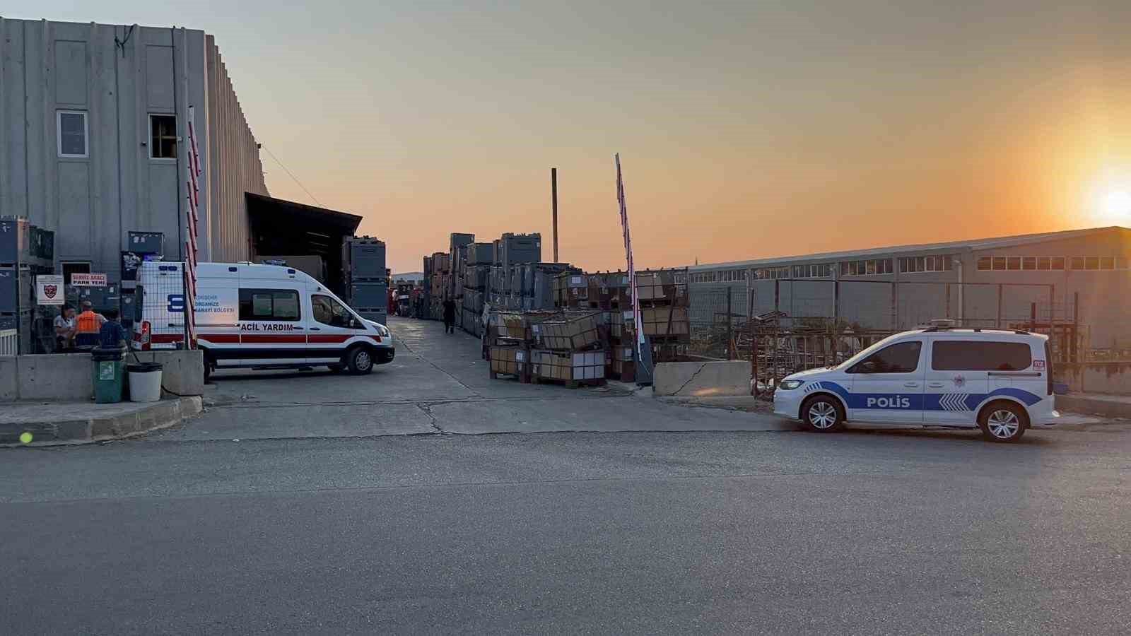 Makinaya sıkışan işçi ağır yaralandı 