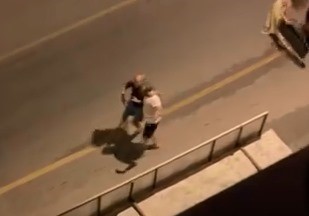 Kuşadası’nda ilginç kavga, 2 kadın bir erkek mahalleyi ayağa kaldırdı 