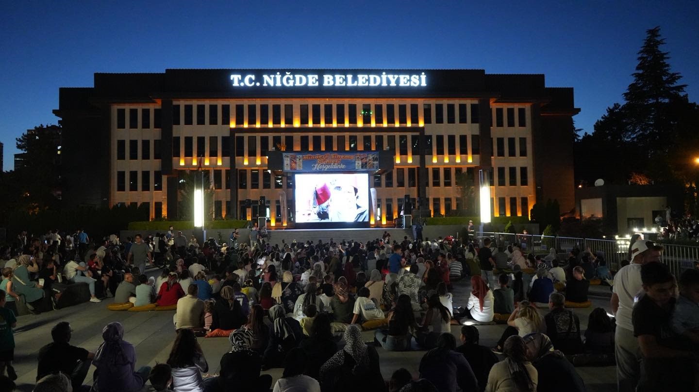 Niğde’de minderli sinema akşamları
