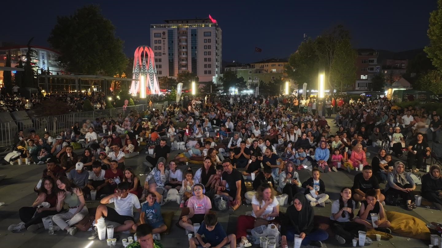 Niğde’de minderli sinema akşamları 