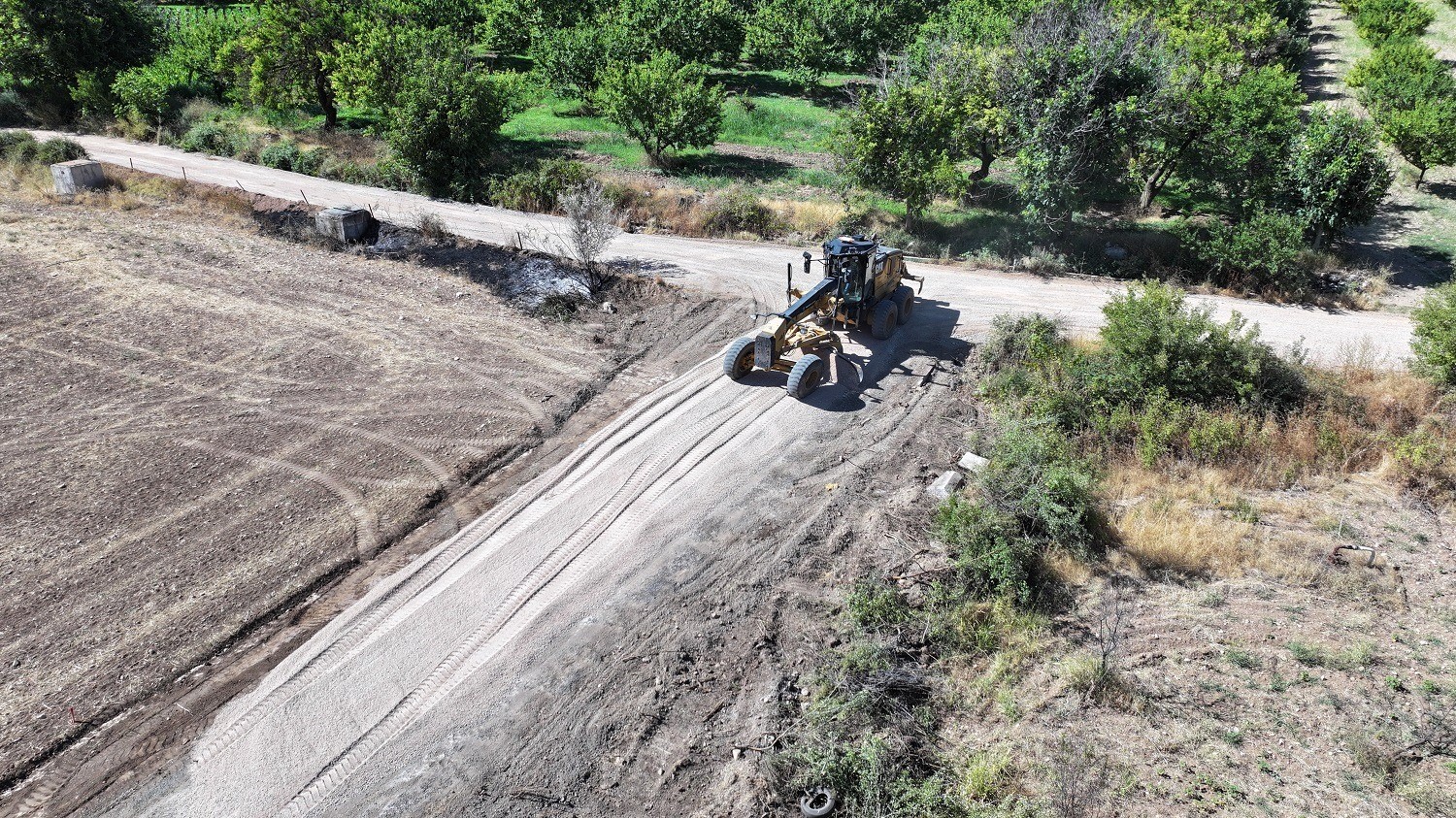 Yeşilyurt’ta kırsal yollar sathi asfaltla buluşuyor 