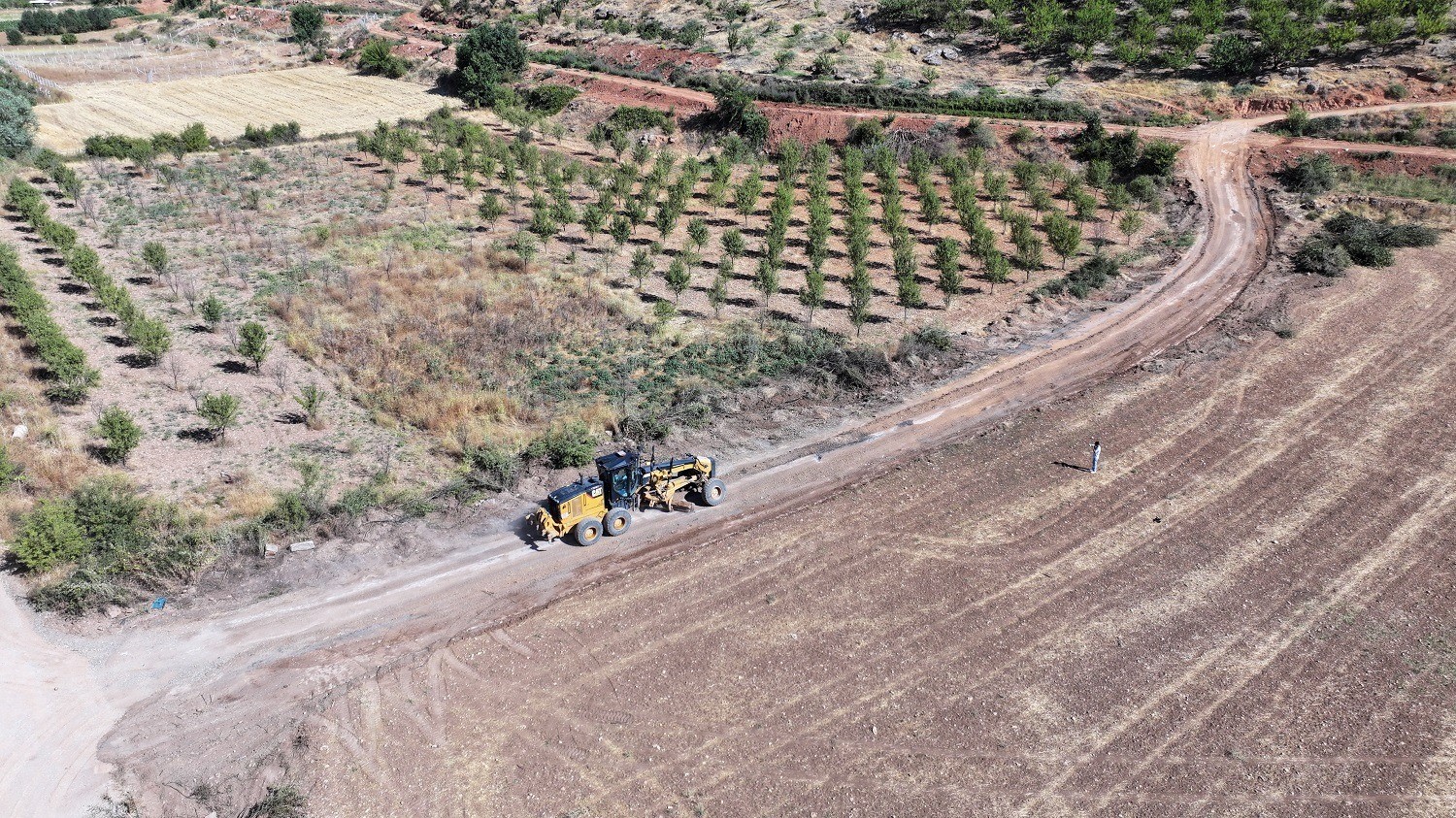 Yeşilyurt’ta kırsal yollar sathi asfaltla buluşuyor 