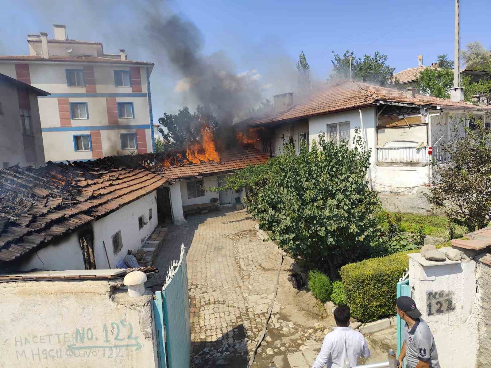 Çorum’da ev yangını: 1 kişi dumandan etkilendi 