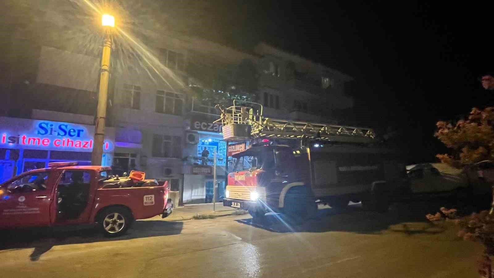 Menteşe’de çatıya atılan sigara itfaiyeyi alarma geçirdi