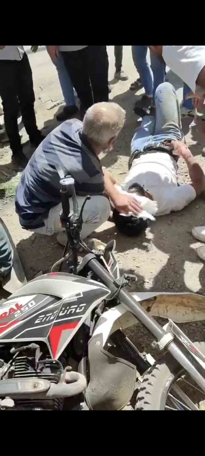 Muş’ta motosiklet ile otomobil çarpıştı: 2 yaralı 