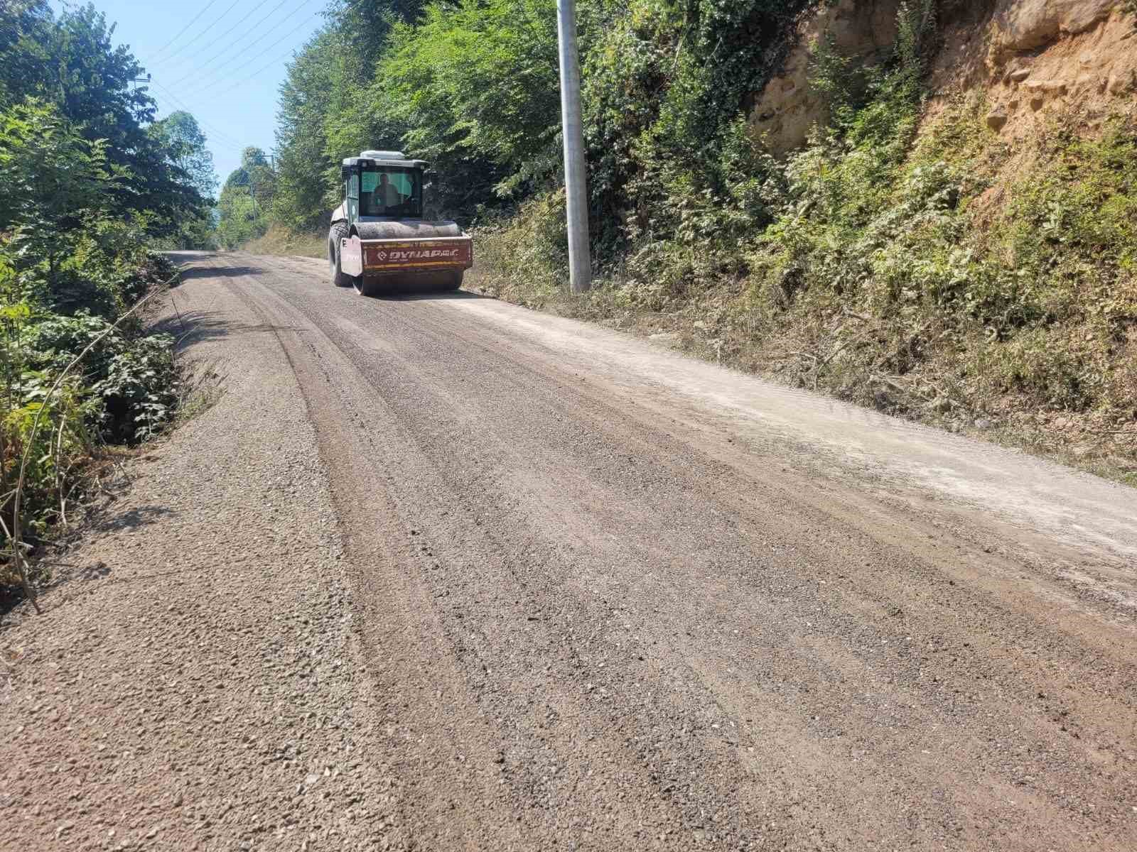 Şelaleye giden yolda hummalı çalışma 
