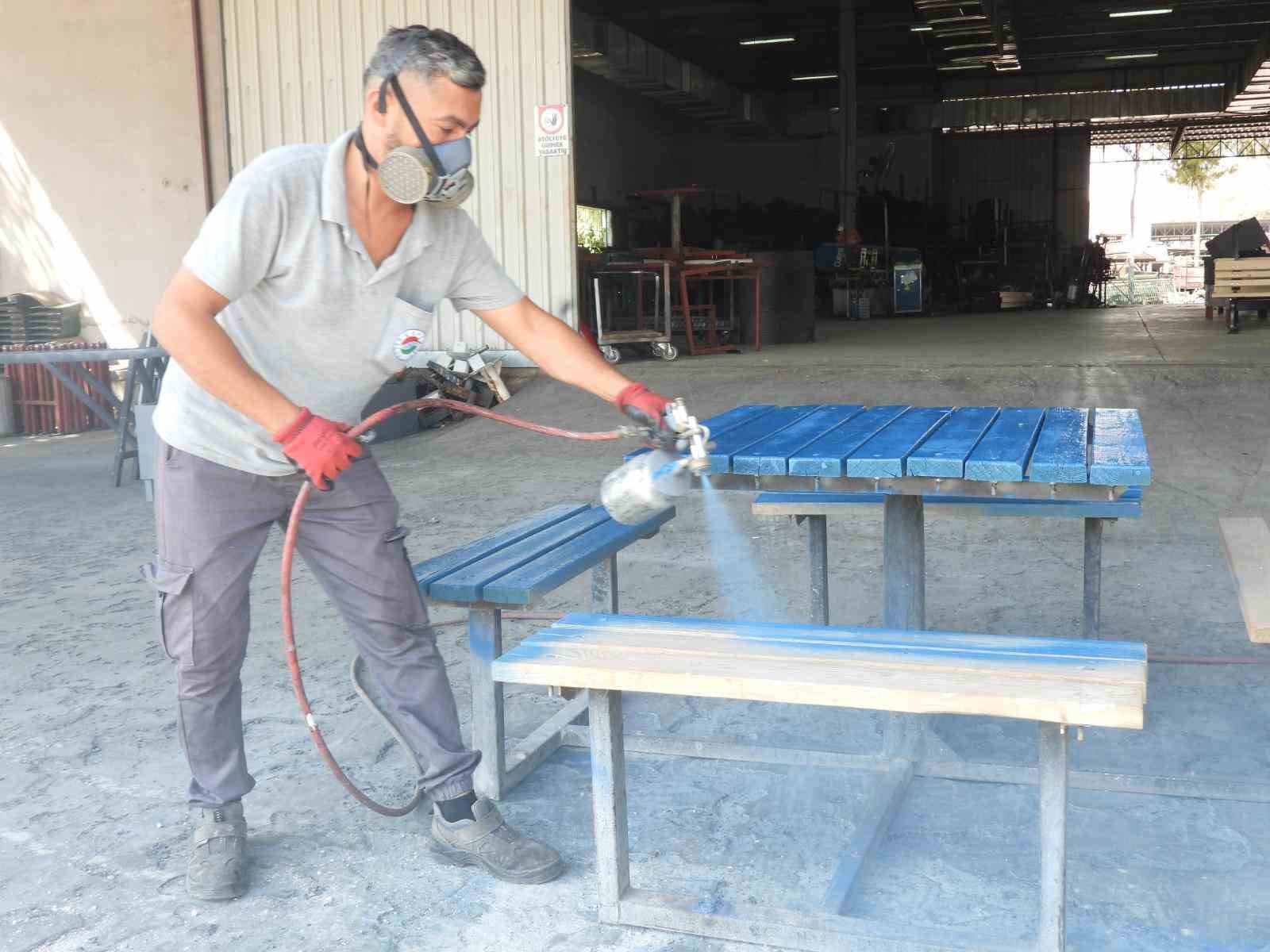 Belediye atölyesi üretiyor, Kepez güzelleşiyor 