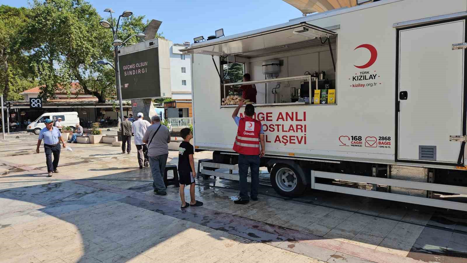 Sındırgı’daki depremzedelere Kızılay desteği 