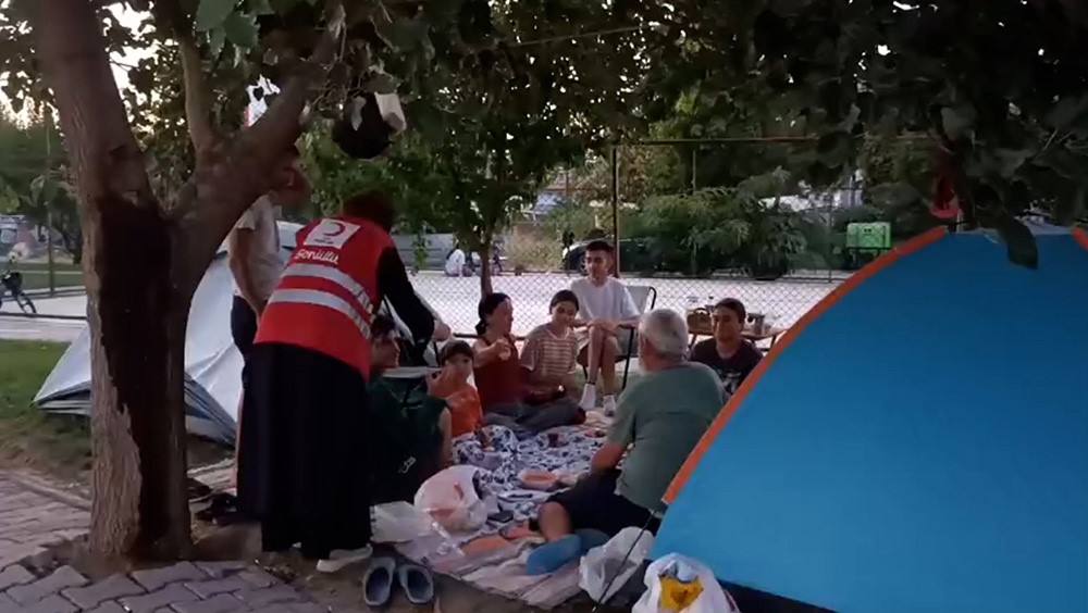 Sındırgı’daki depremzedelere Kızılay desteği 