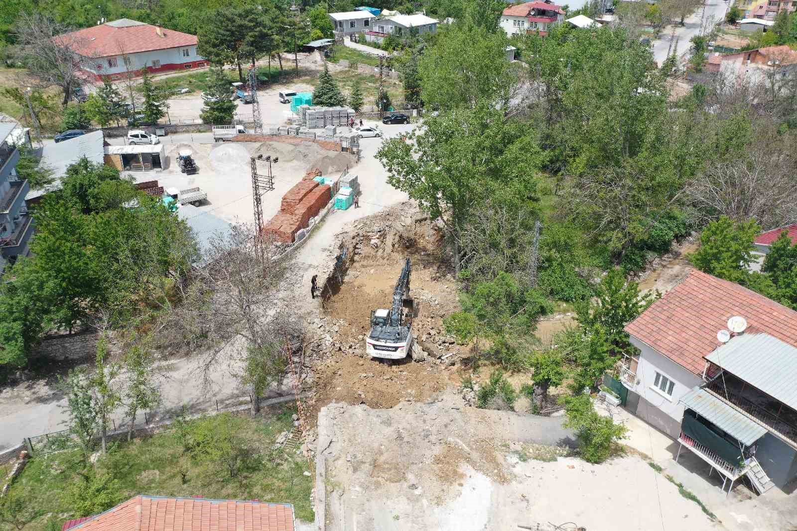 Konak Mahallesi’nde depremde zarar gören köprü ve yol yenilendi 