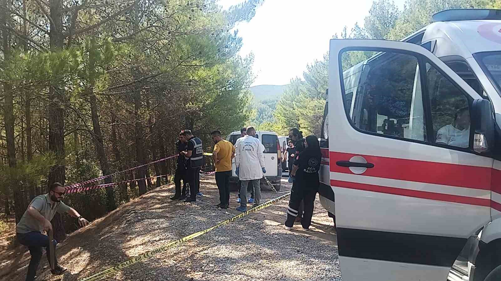 Araç içinde tüfekle vurulmuş halde bulundu 