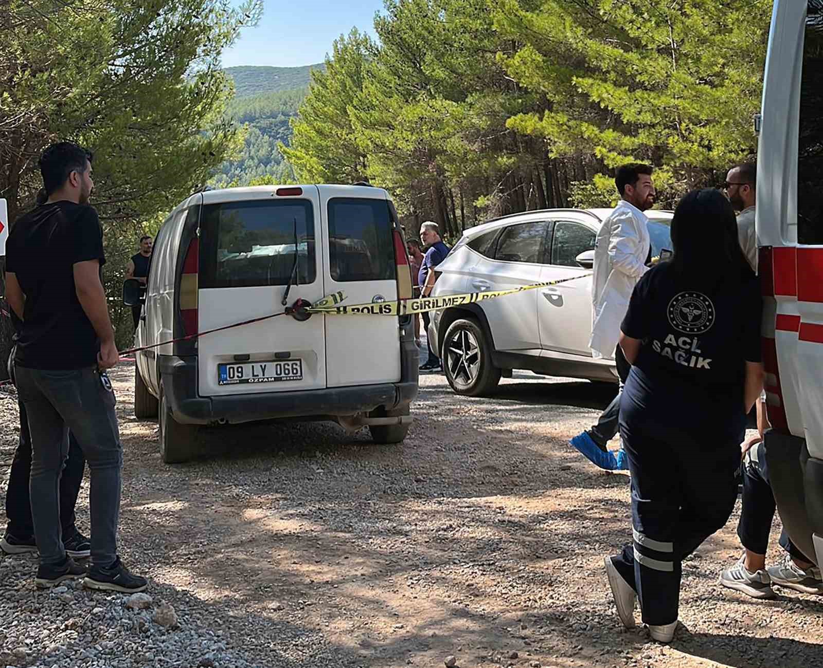 Araç içinde tüfekle vurulmuş halde bulundu 