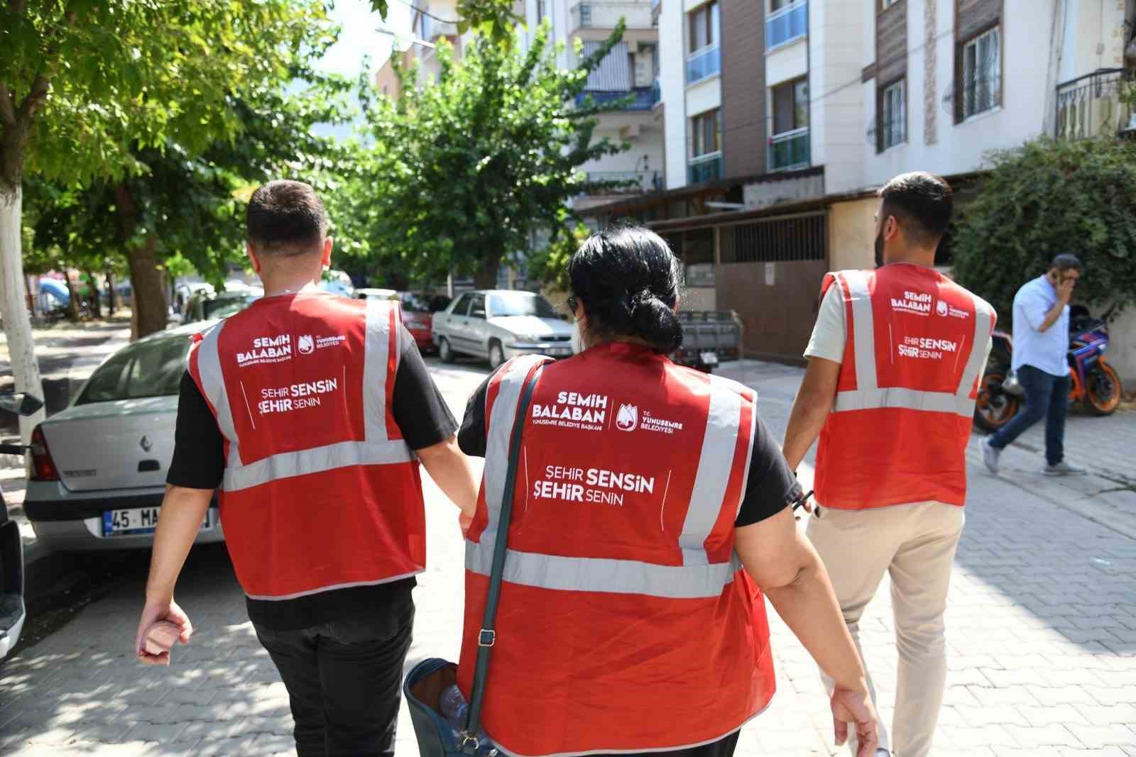 Yunusemre Belediyesi ekipleri kıraathanelerde vatandaşı dinliyor 