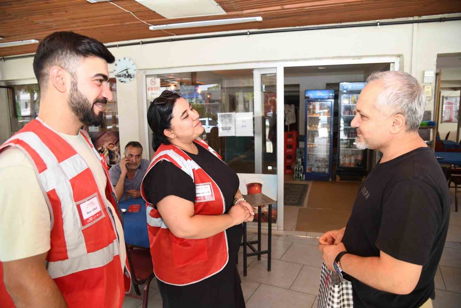 Yunusemre Belediyesi ekipleri kıraathanelerde vatandaşı dinliyor 