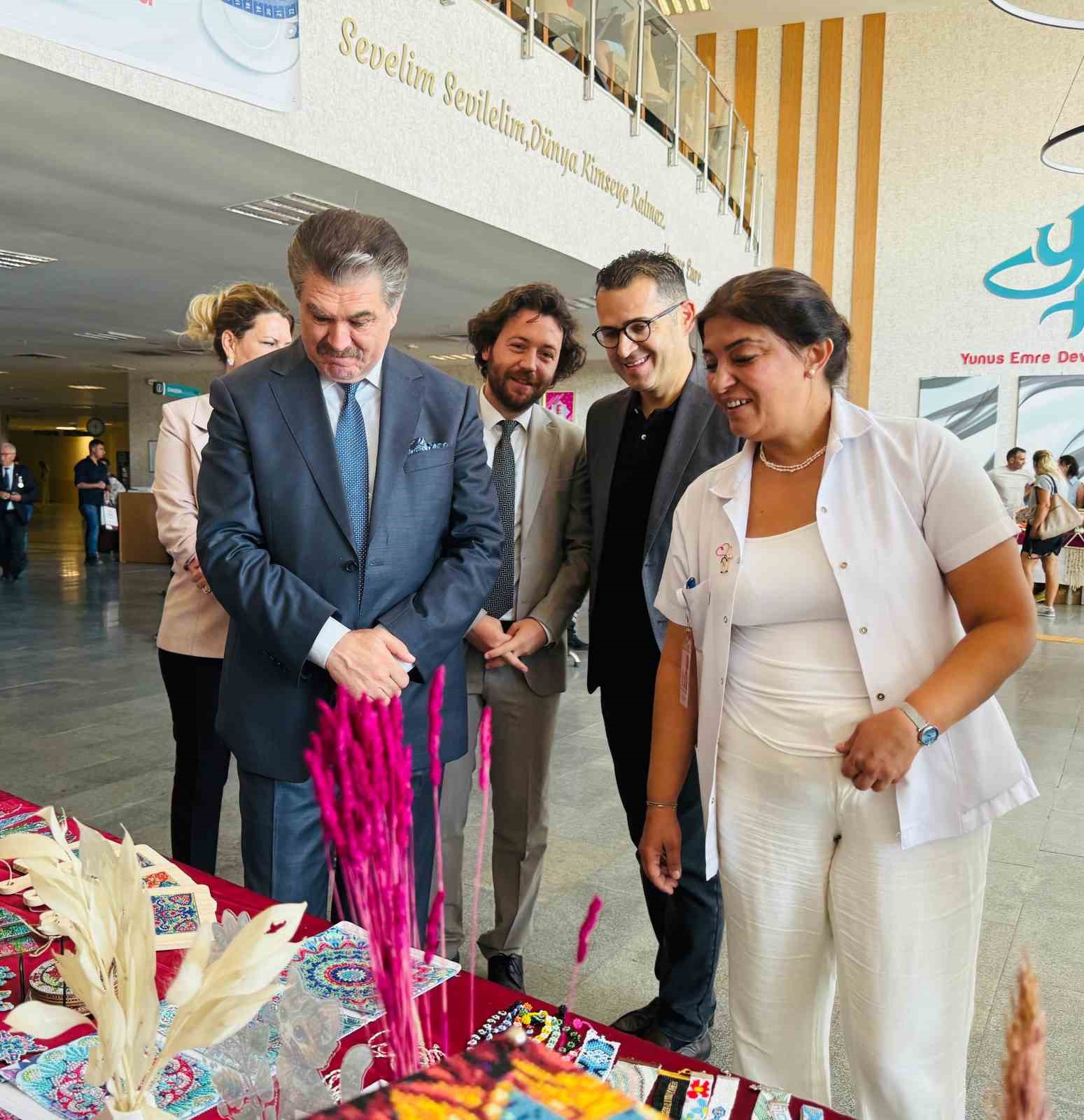 Yunus Emre Devlet Hastanesi’nde ’Geleneksel El Sanatları Sergisi’ açıldı 