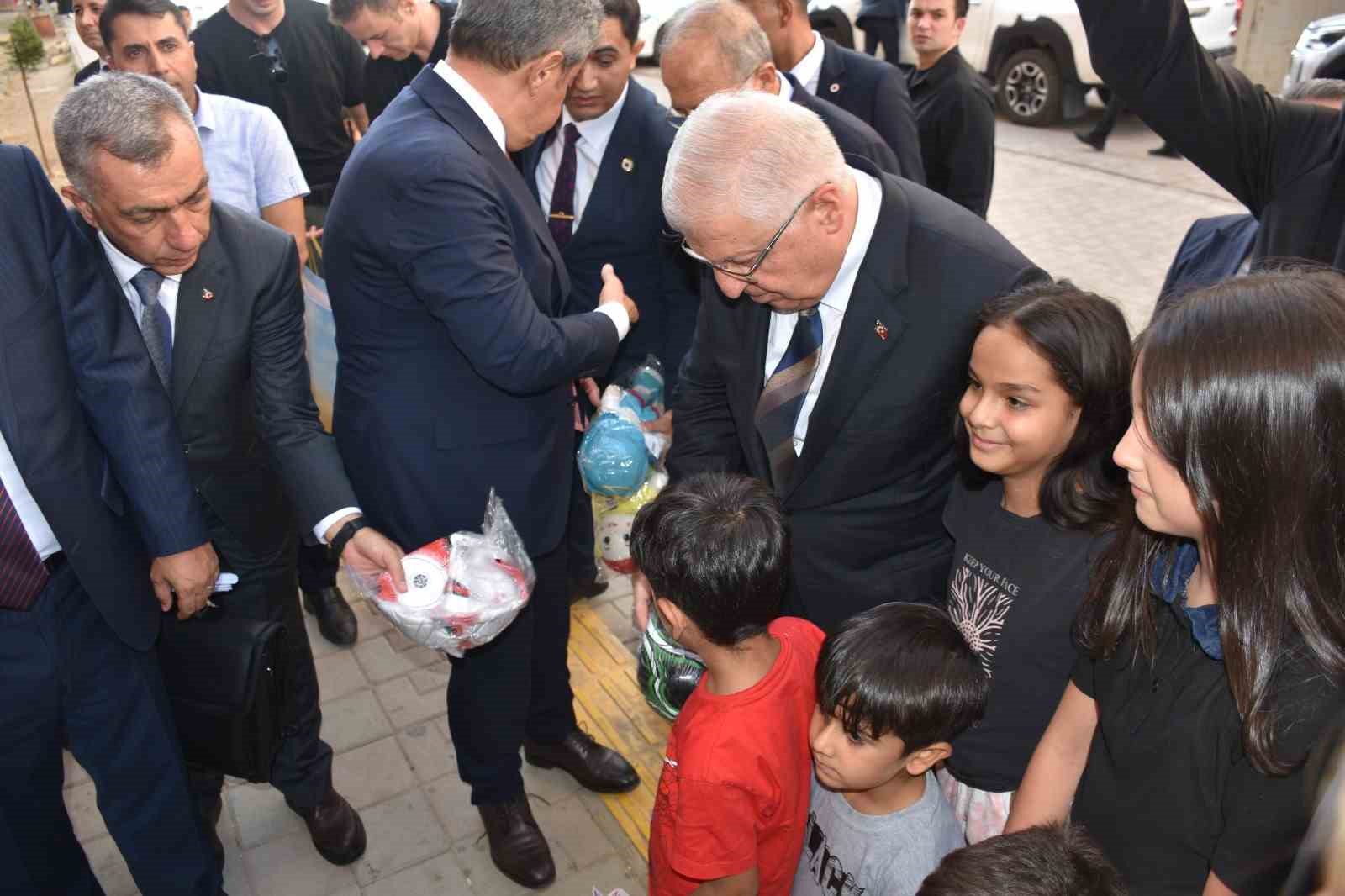 Milli Savunma Bakanı Yaşar Güler Şırnak’ta ziyaretlerde bulundu