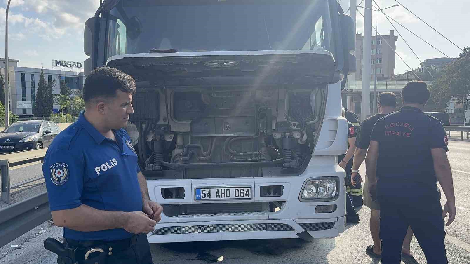 Seyir halindeki tırda yangın korkusu 