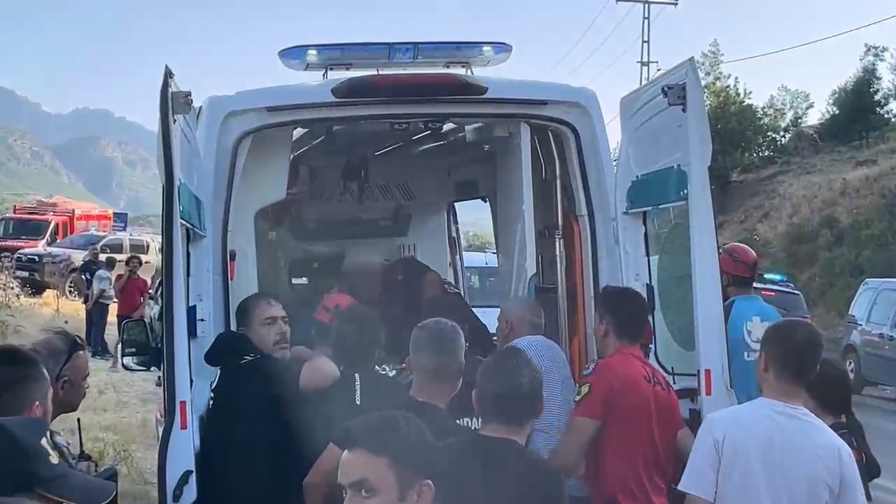 Serinlemek için çaya giren genç boğuldu 