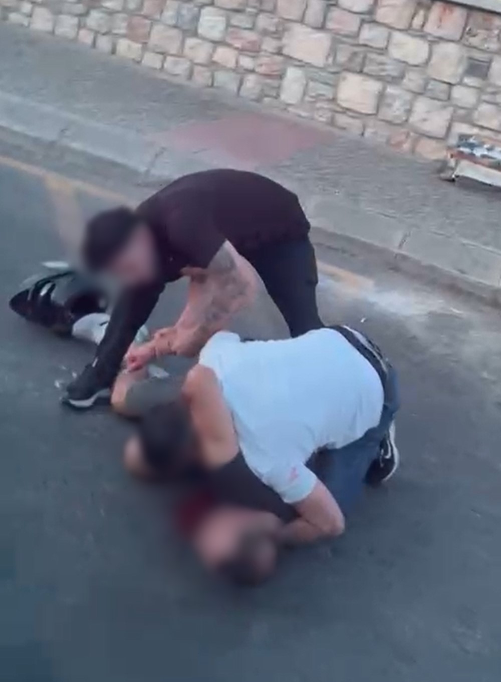 Enişte-kayınbirader arasında tornavidalı ve bıçaklı kavga: 2 yaralı 