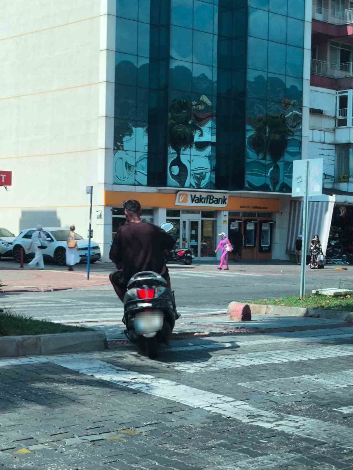 Alanya’da yaya yolları ve kaldırım işgali yapan motosikletlere 136 bin TL ceza 