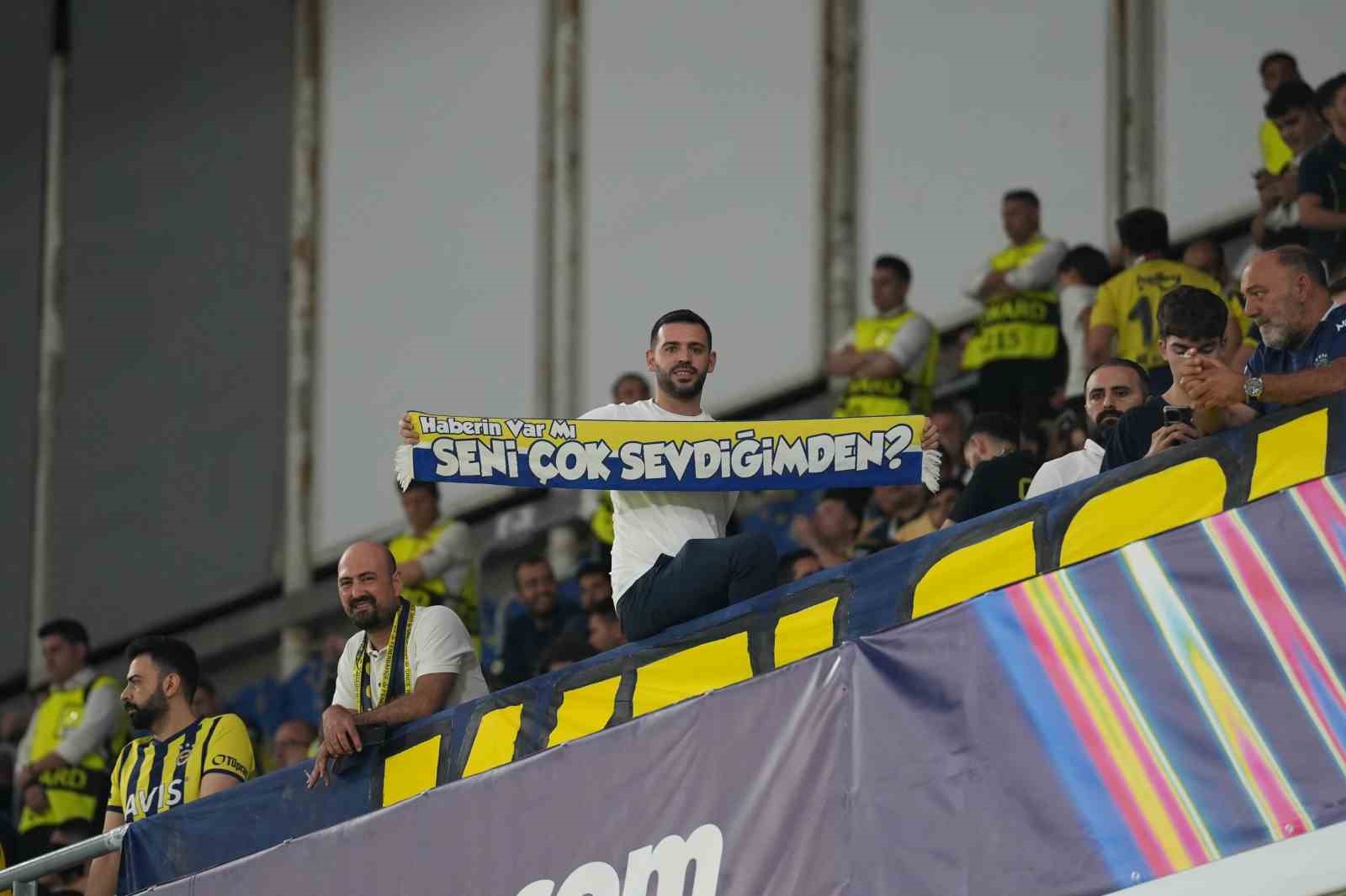 UEFA Şampiyonlar Ligi: Fenerbahçe: 0 - Benfica: 0 (Maç devam ediyor) 