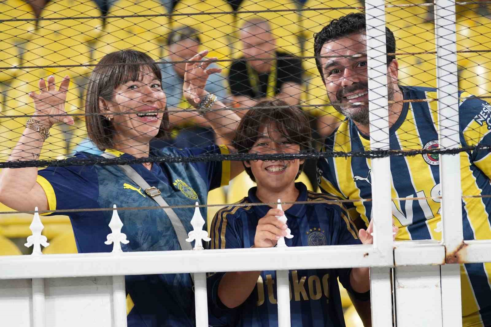 UEFA Şampiyonlar Ligi: Fenerbahçe: 0 - Benfica: 0 (Maç devam ediyor) 