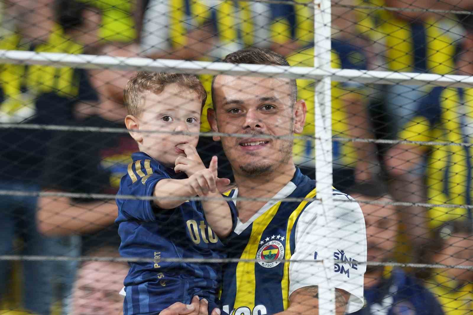 UEFA Şampiyonlar Ligi: Fenerbahçe: 0 - Benfica: 0 (Maç devam ediyor) 