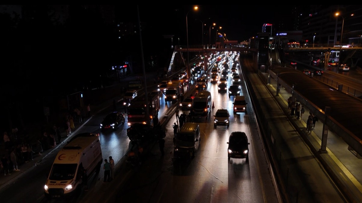 Beylikdüzü’nde makas atan sürücü kazaya neden oldu: 1 yaralı 