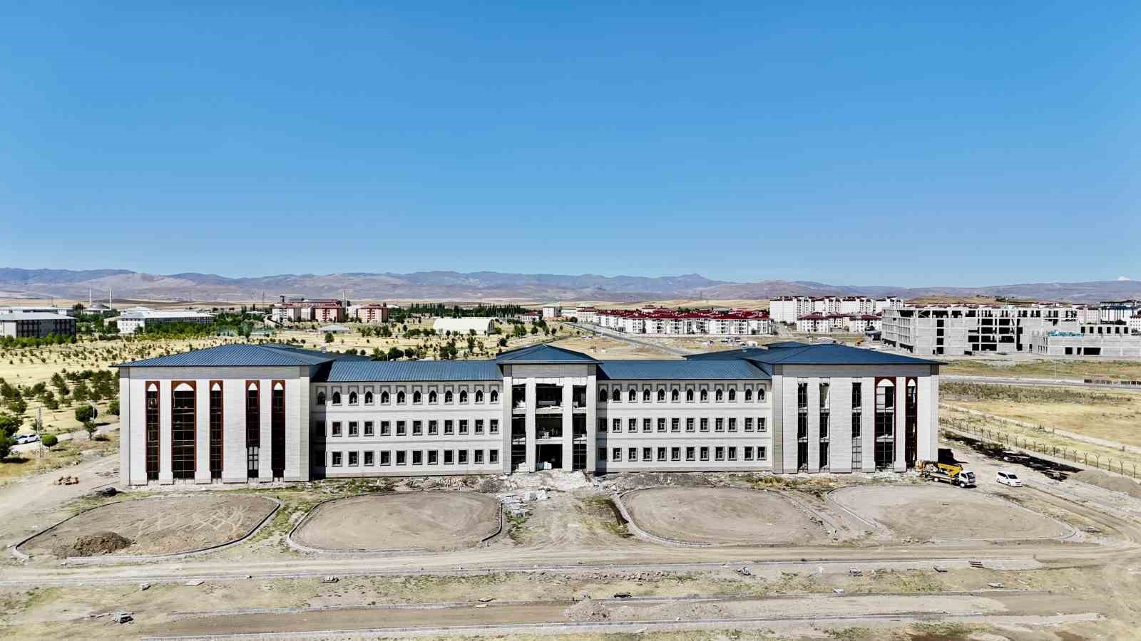 Tıp Fakültesi binasıyla Ağrı sağlıkta bölgesel güç kazanacak 