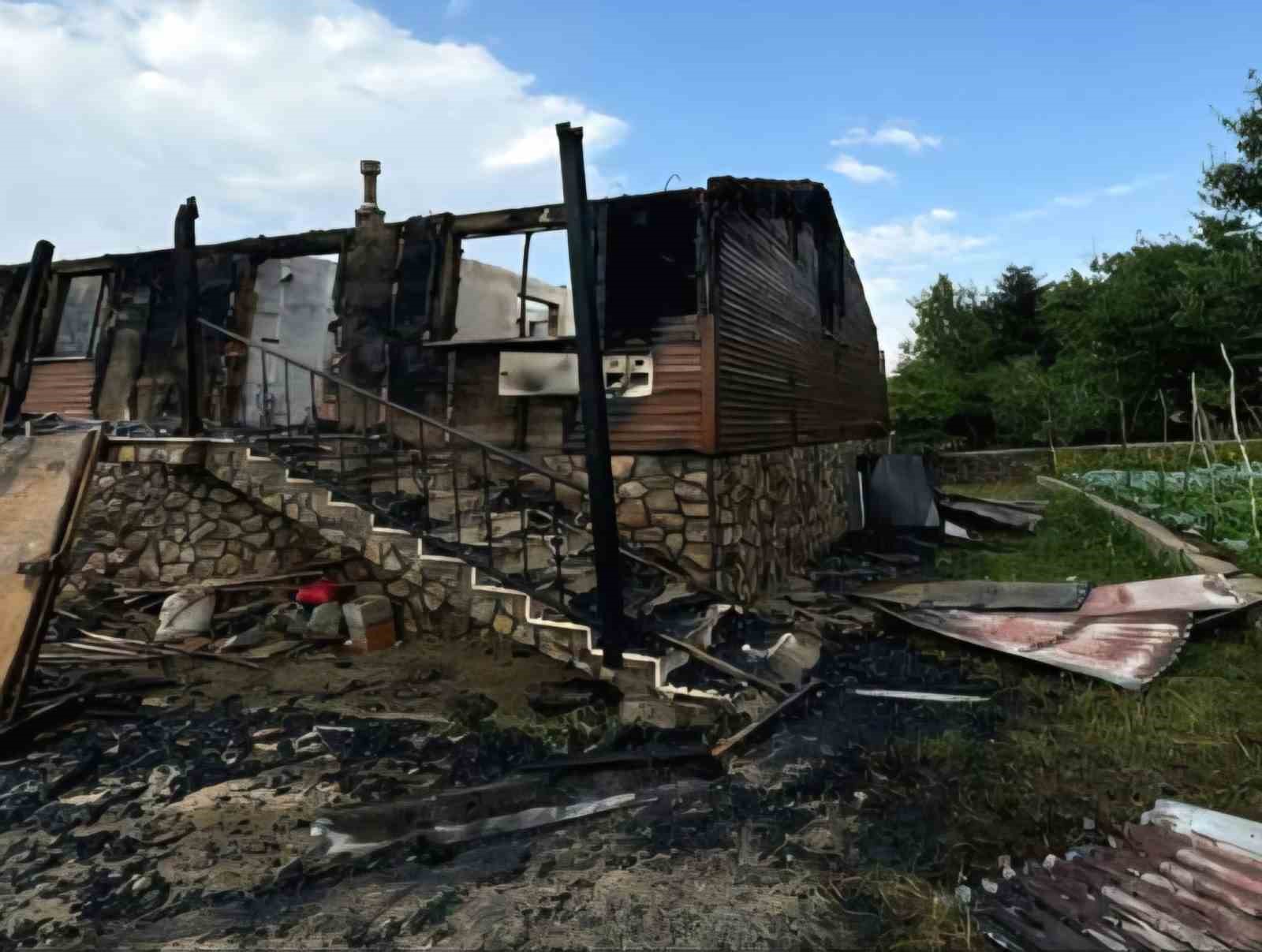 Yaşlı adamın evini kundaklayan 3 şüpheli tutuklandı 