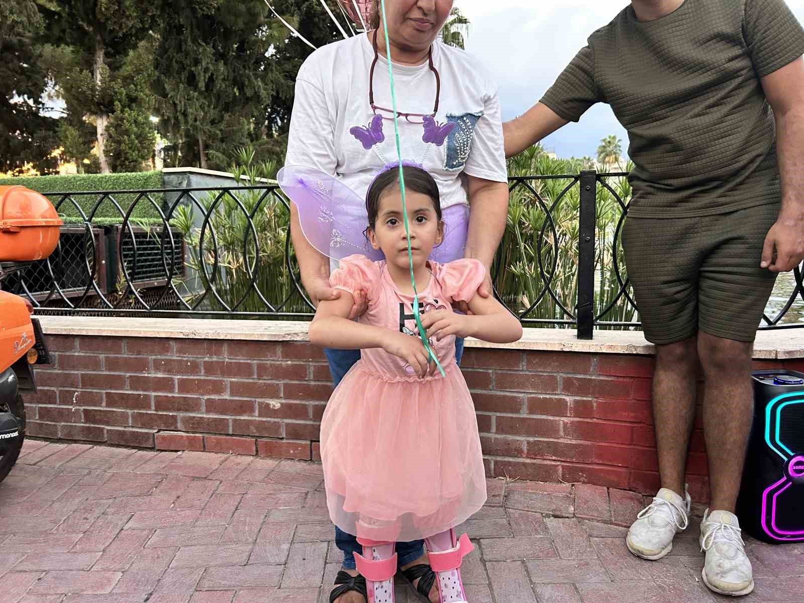 Babasının sosyal medya paylaşımı üzerine gökyüzü, Yağmur’un umut balonlarıyla rengarenk oldu 
