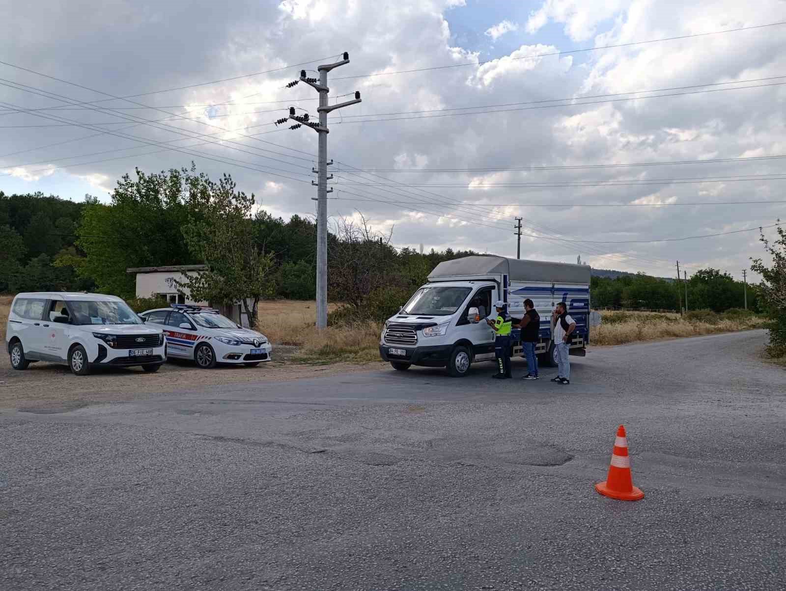 Uşak’ta hayvan sağlığı için yol denetimleri sürüyor 