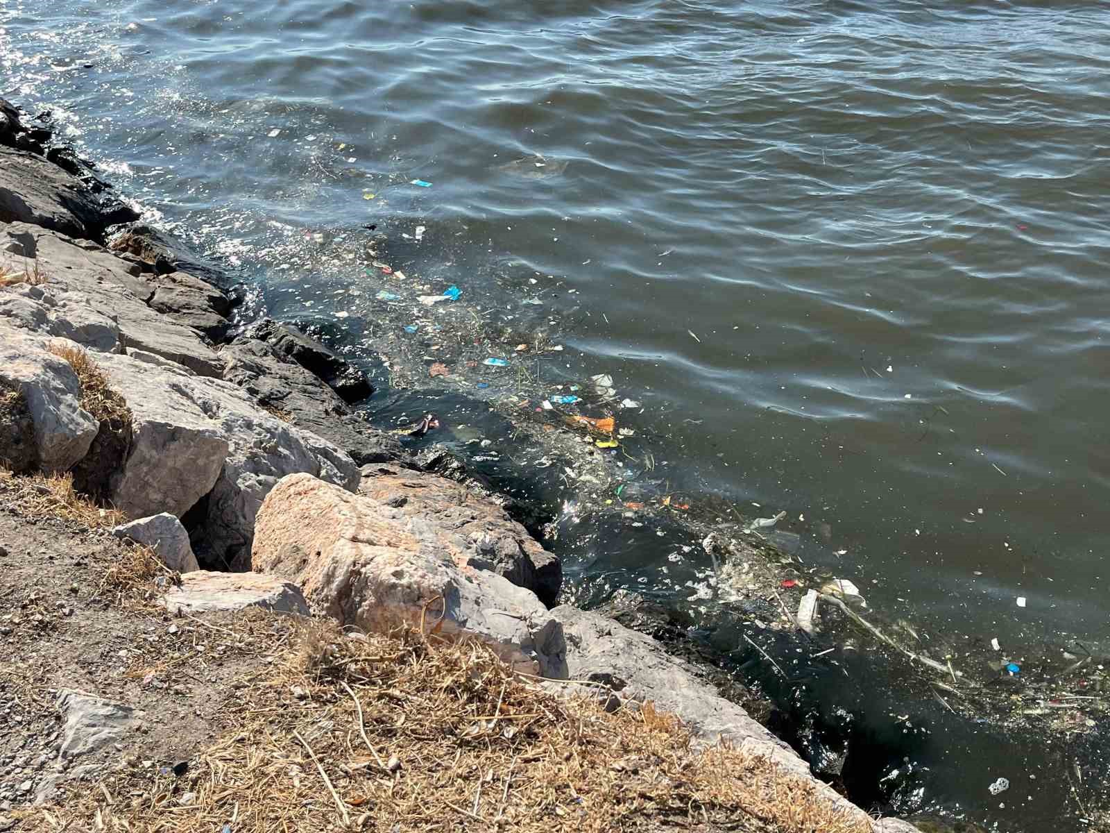 Körfezden gelen kötü koku İzmir’i sardı 
