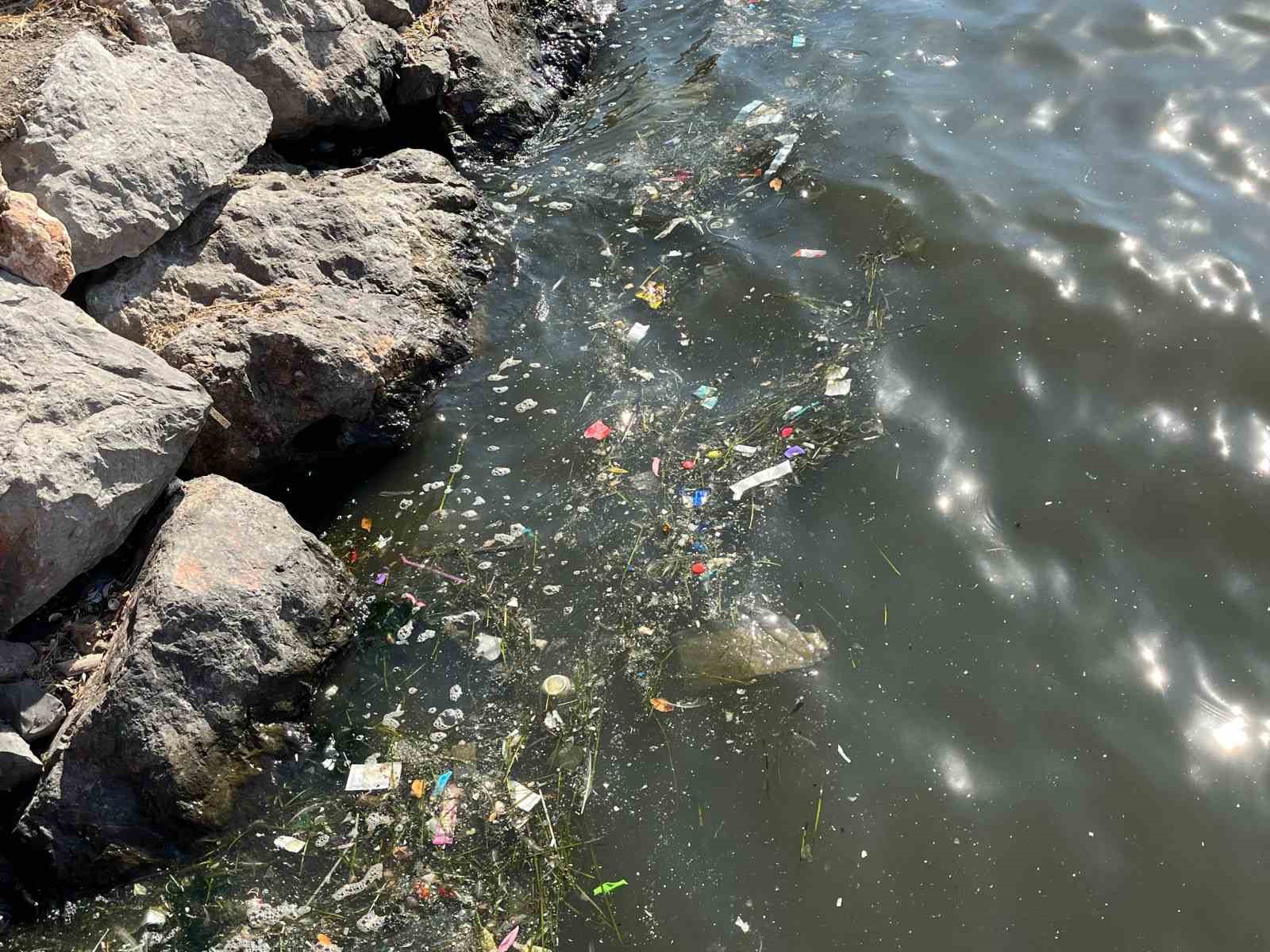 Körfezden gelen kötü koku İzmir’i sardı 