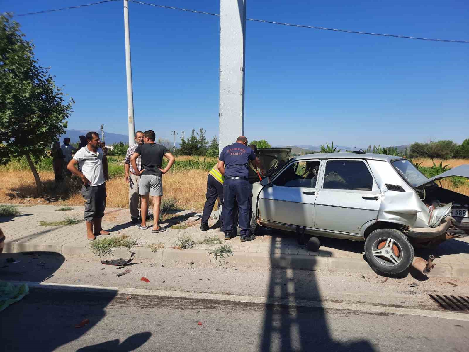 Balıkesir’de önde giden otomobile arkadan gelen araç çarptı: 1 yaralı 