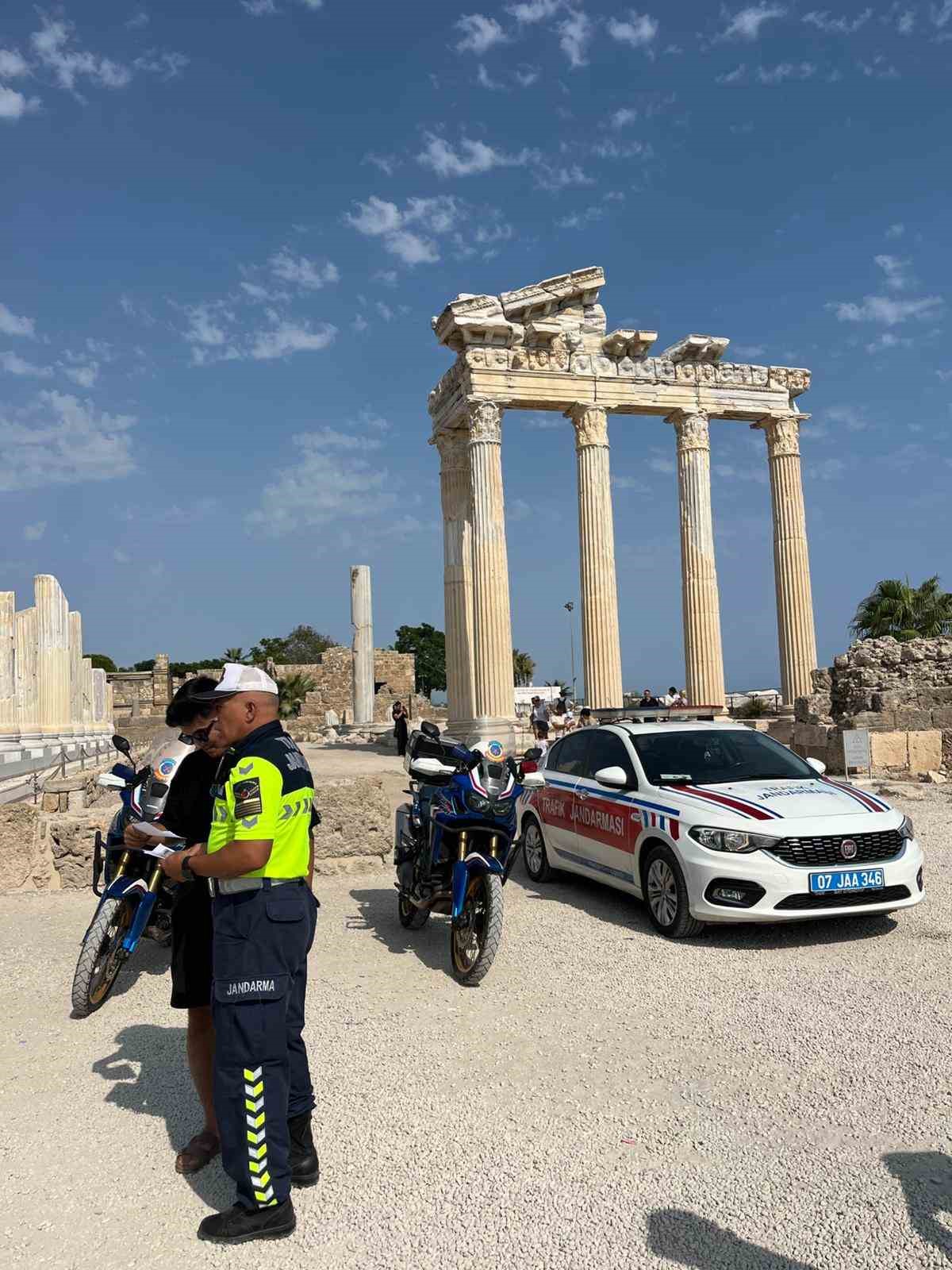 Antalya’da şok motosiklet denetimi: 965 araç trafikten men edildi 