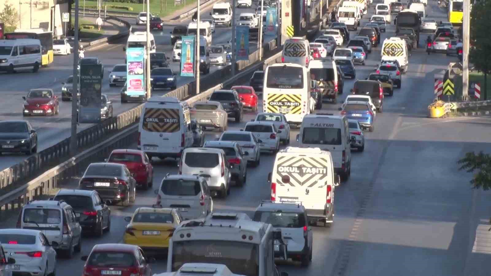 İstanbul’da iş çıkışında trafik yoğunluğu yüzde 72’ye ulaştı